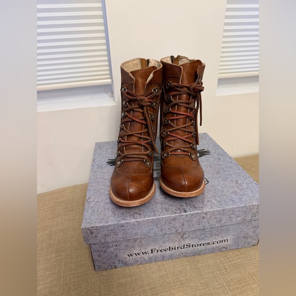Freebird Burrow Cognac Tan Lace-Up Booties 8 NEW - Picture 4 of 6